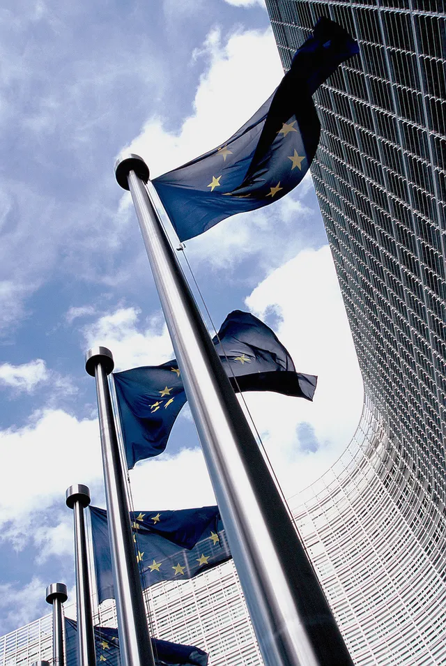 Euroopan unionin lippu komission edustalla