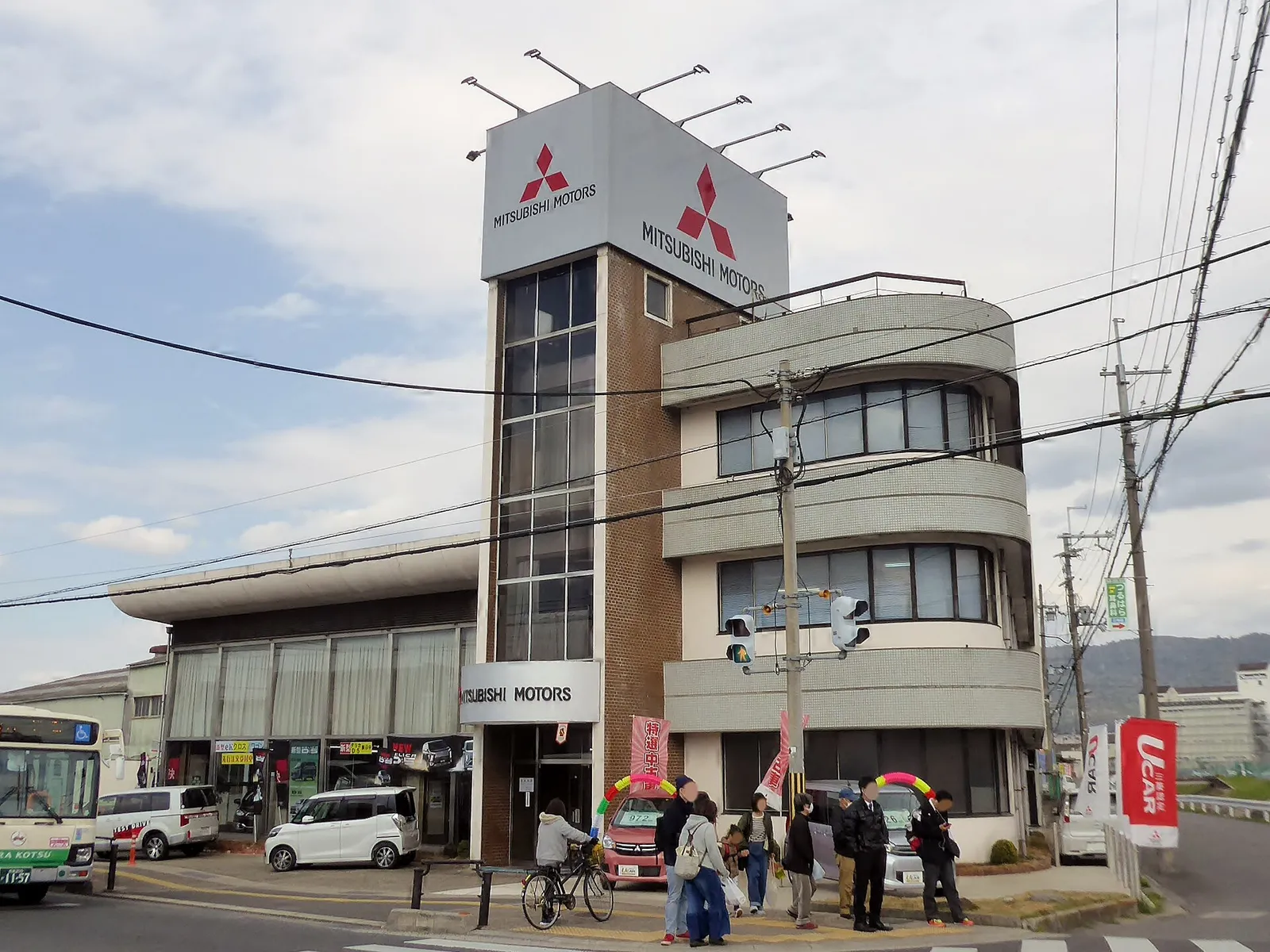 Mitsubishin autoliike (kuvituskuva)