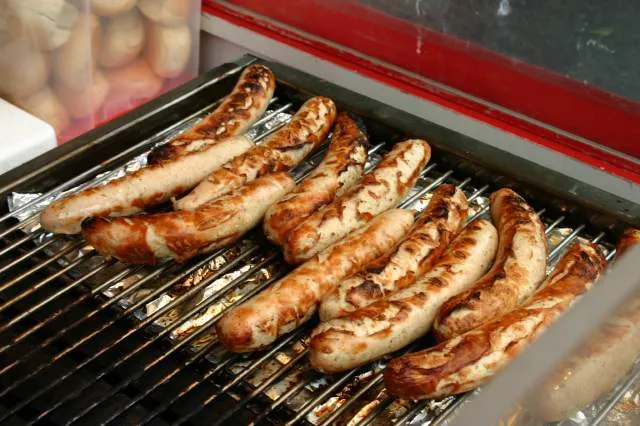 Makkaroita grillissä (kuvituskuva)