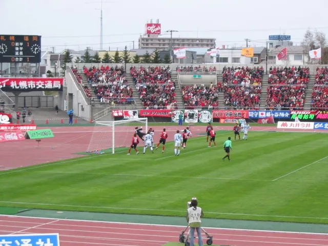 Jalkapallo-ottelu käynnissä stadionilla