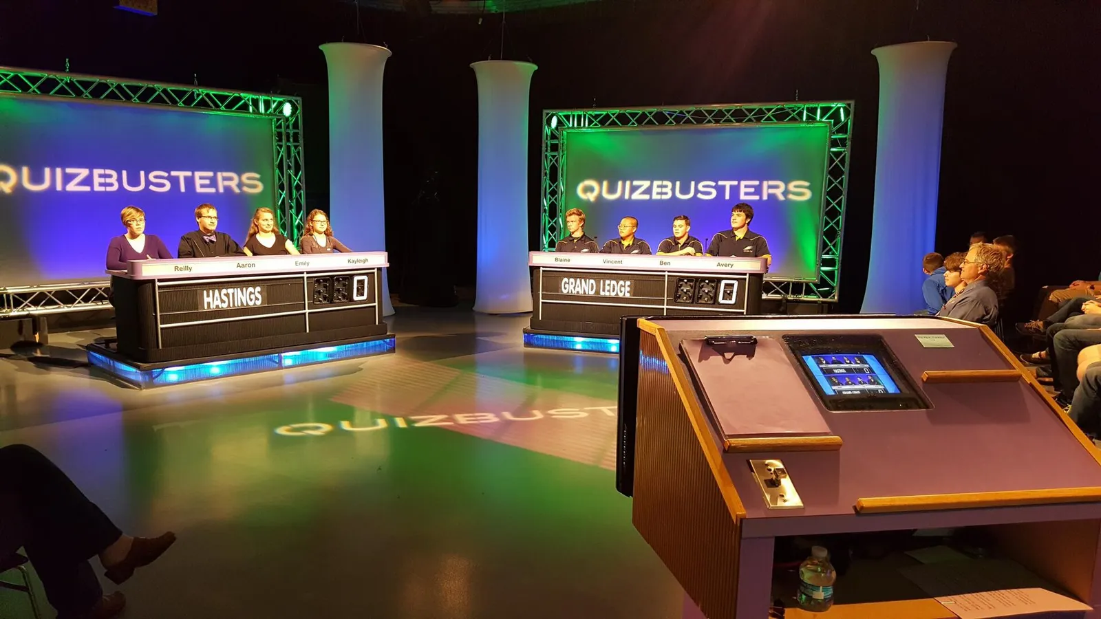 Tv-ohjelman studio kuvauksissa (kuvituskuva)