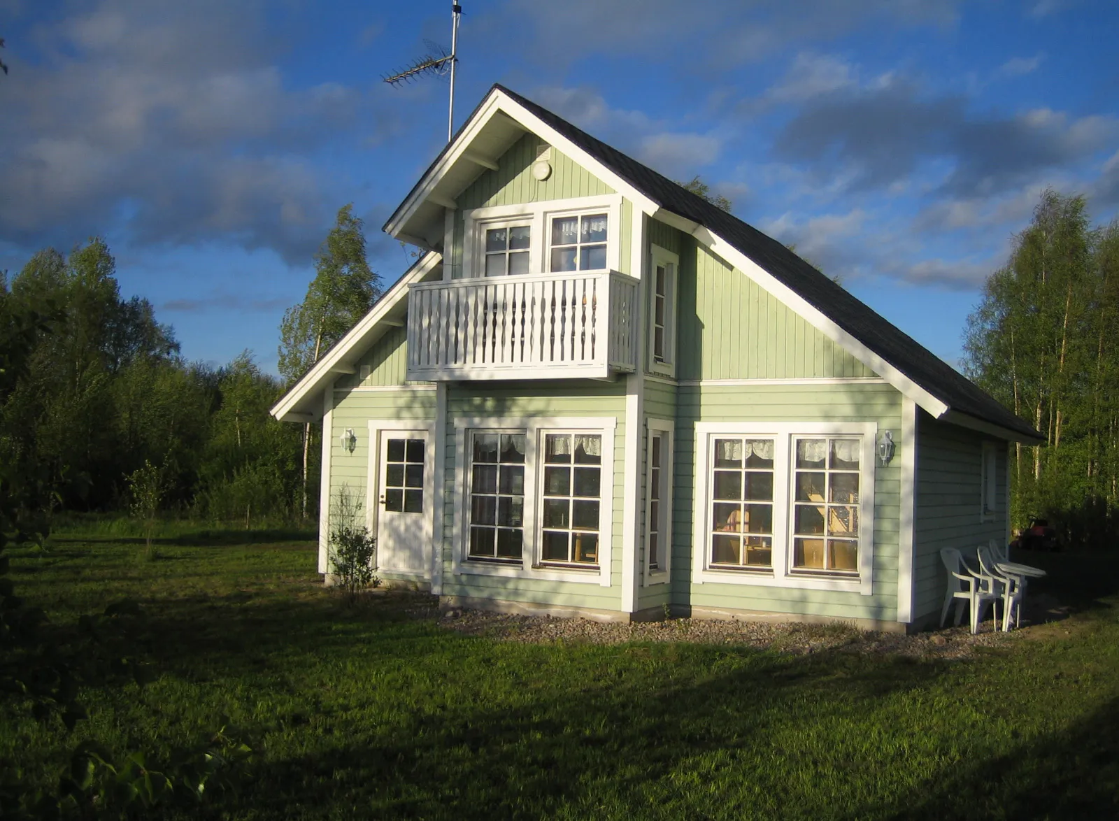 Suomalainen kesämökki (kuvituskuva)
