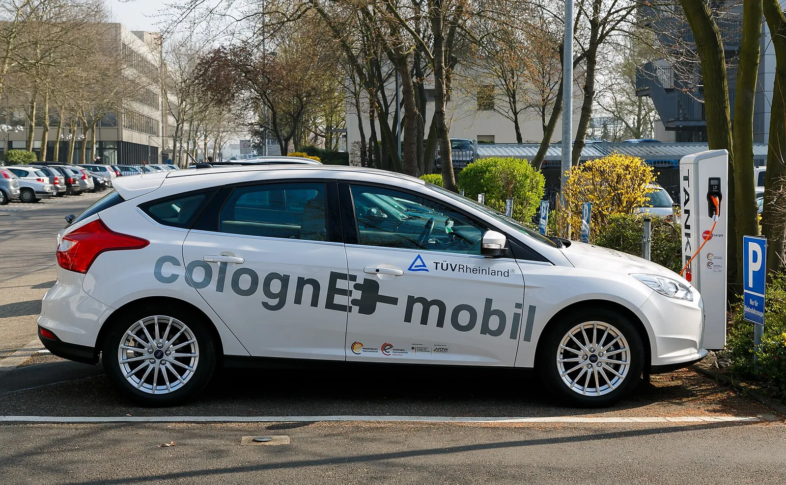 Sähköauton latauspiste