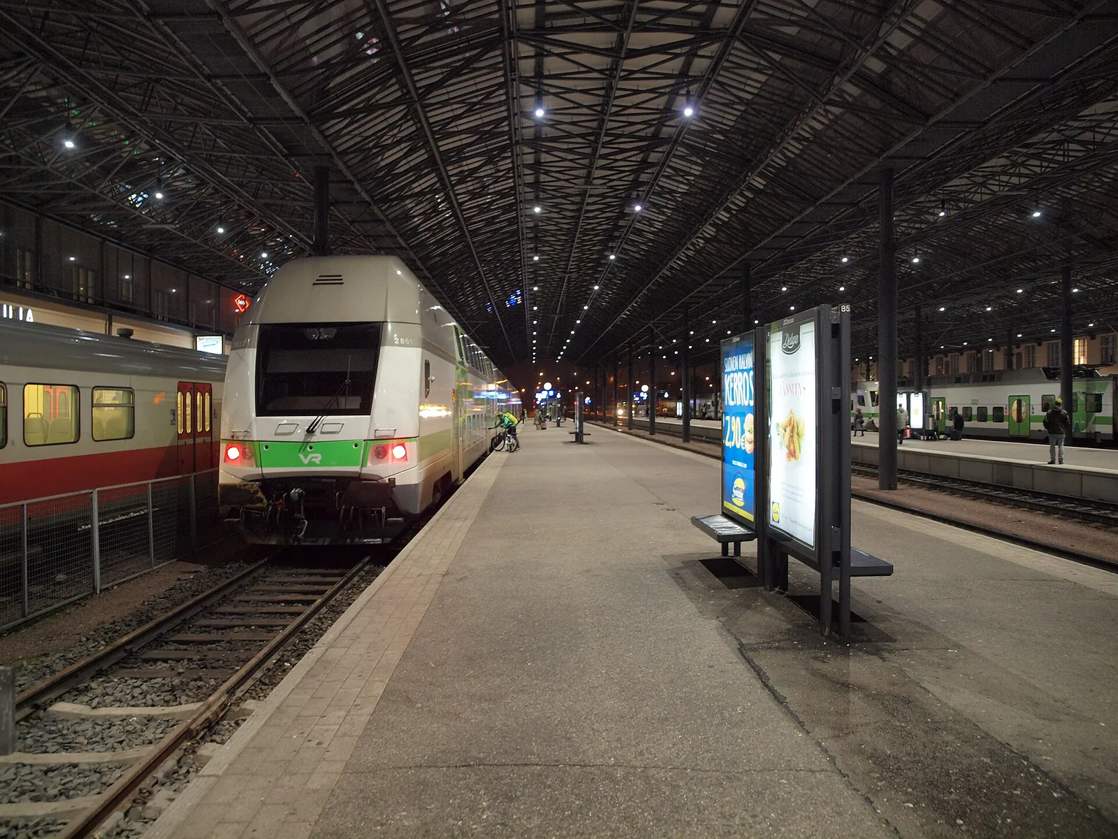 VR:n InterCity-juna Helsingin päärautatieasemalla