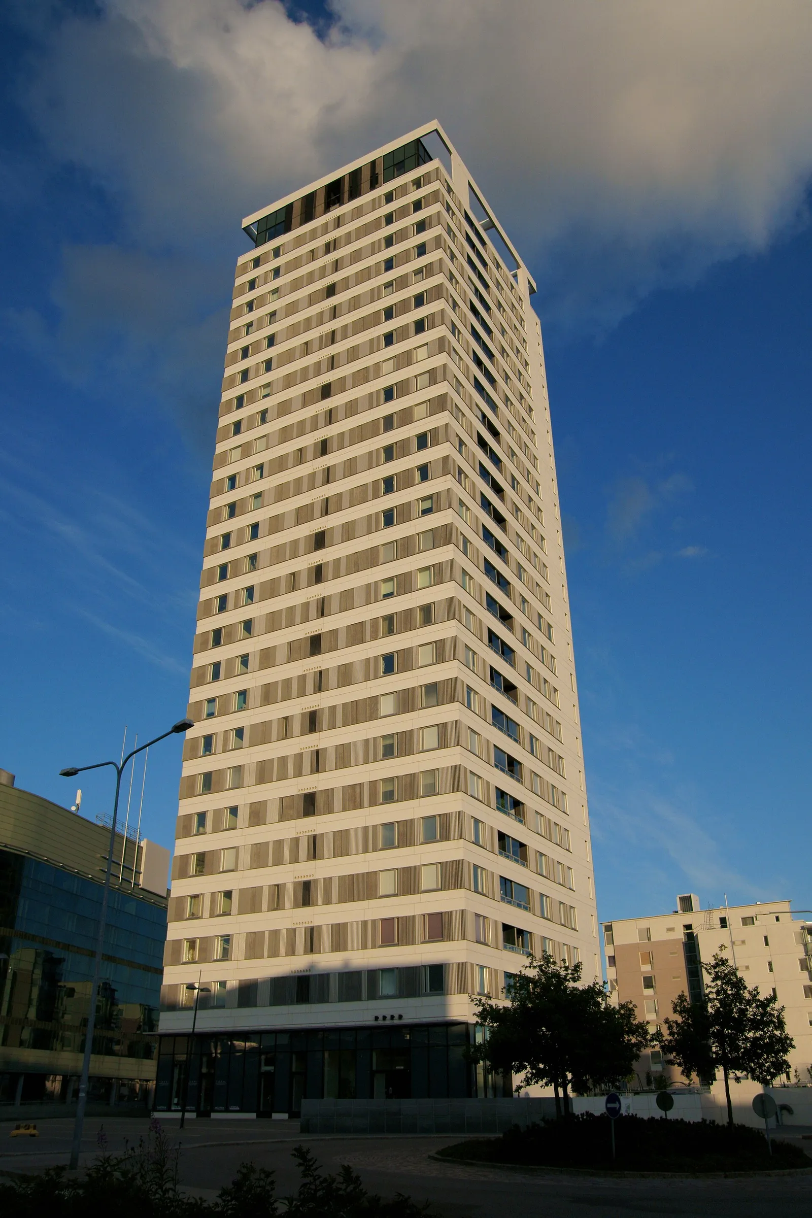Suomalainen kerrostalo (kuvituskuva)