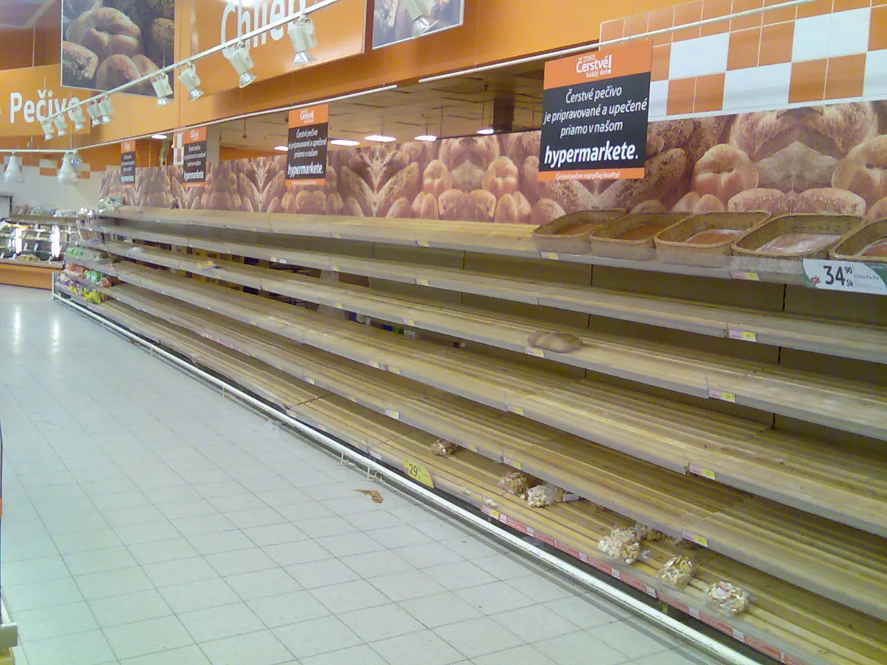 Leipiä kaupan hyllyllä (kuvituskuva)