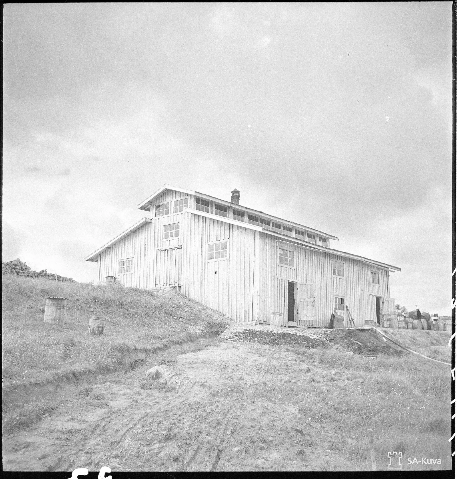 Suomalaista sota-ajan teollisuutta SA-kuvassa (kuvituskuva, 1940-luku)