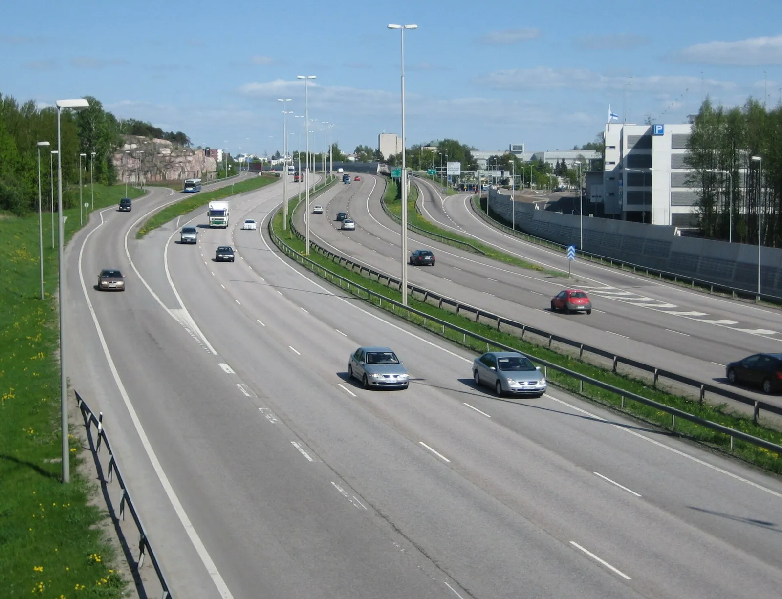 Valtatie 4 eli Nelostie liikenteineen