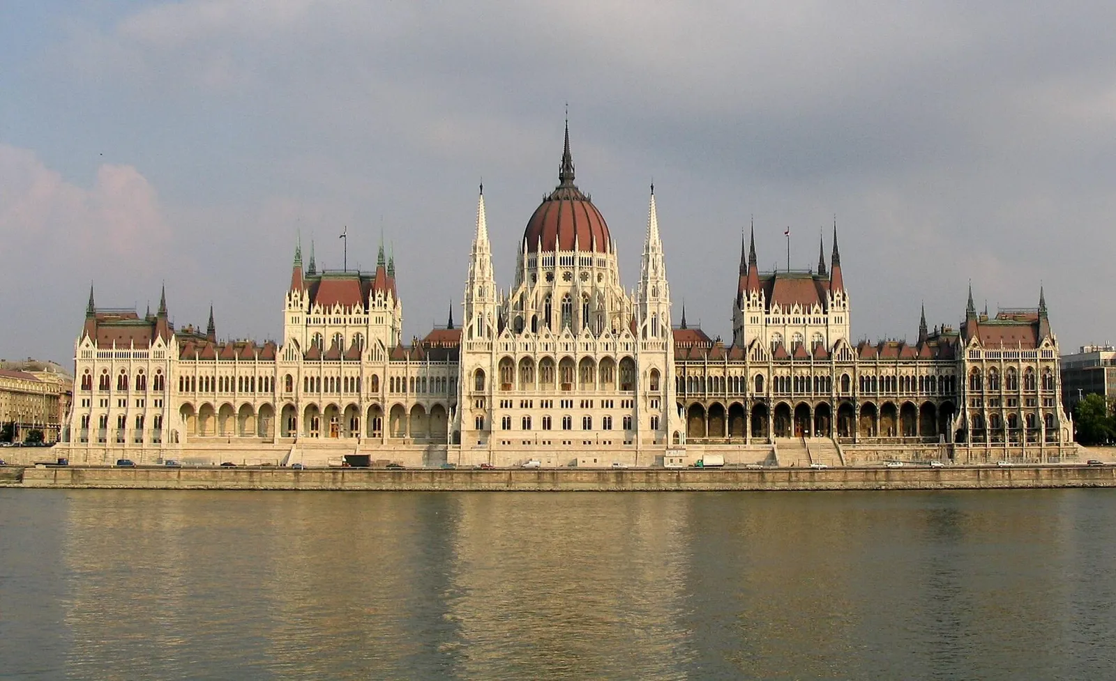 Unkarin parlamenttitalo Budapestissa