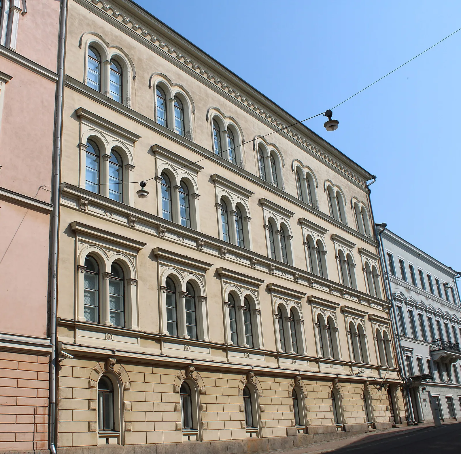 Hallintorakennus Helsingin keskustassa (kuvituskuva)