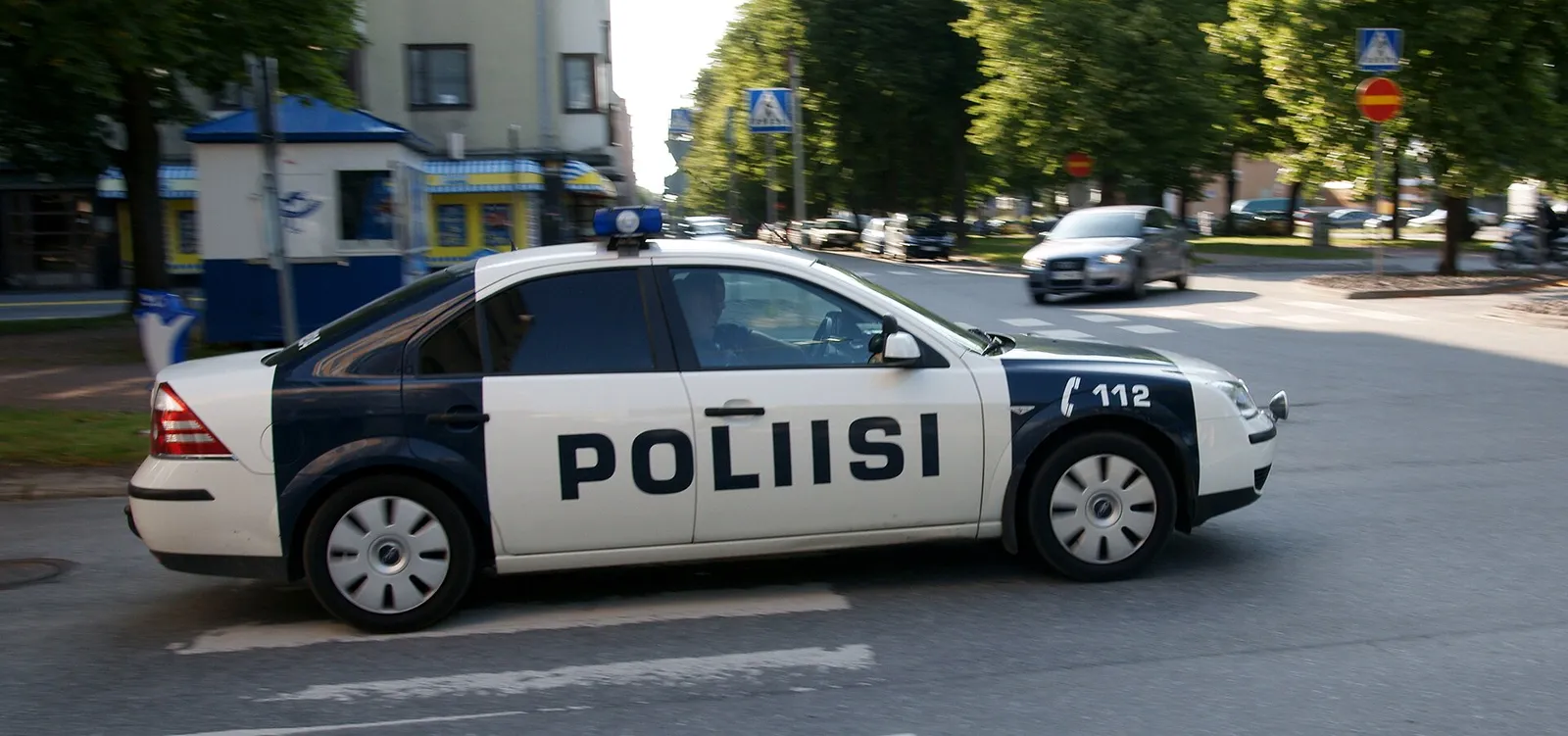 Suomalainen poliisiauto (kuvituskuva)