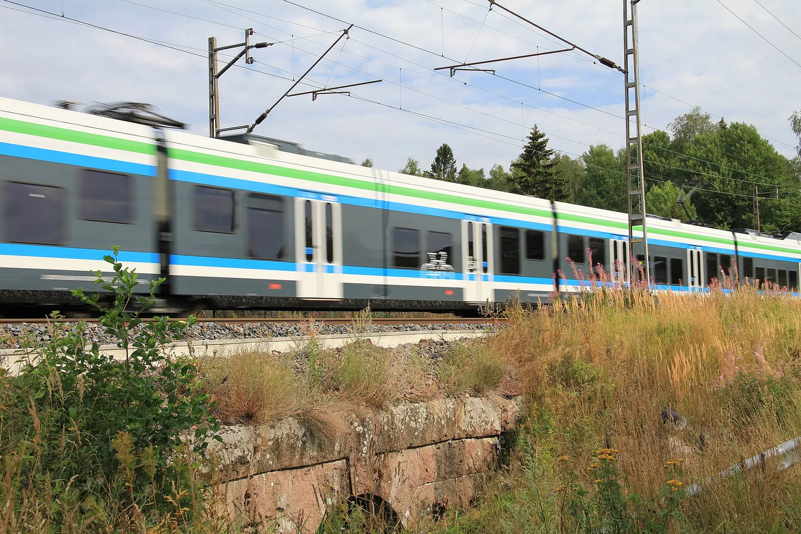 Rantaradan U-juna matkalla Kirkkonummelle (kuvituskuva)