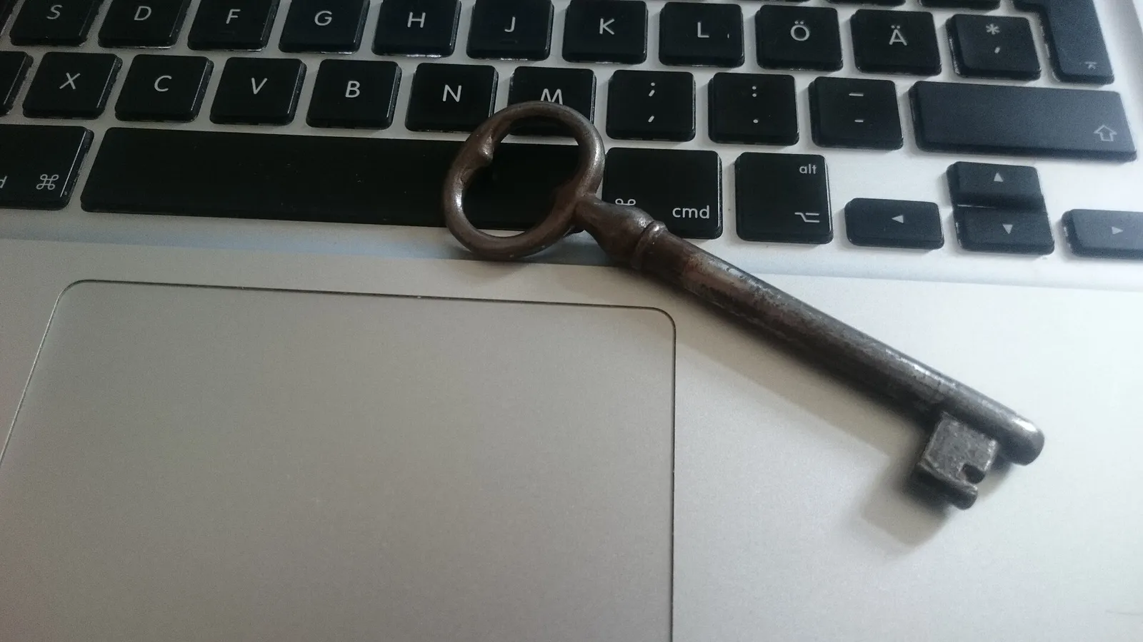 Avain ja kannettava tietokone