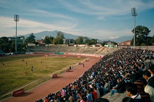 Täysi jalkapallostadion (kuvituskuva)