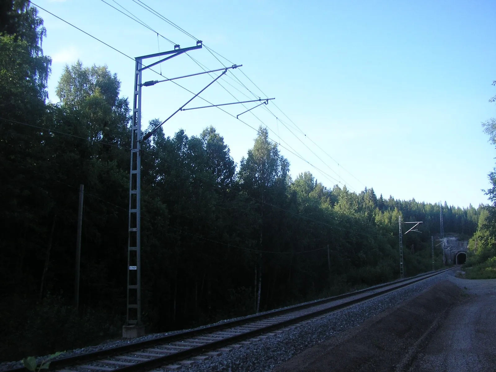 Sähköistetty junarata (kuvituskuva)