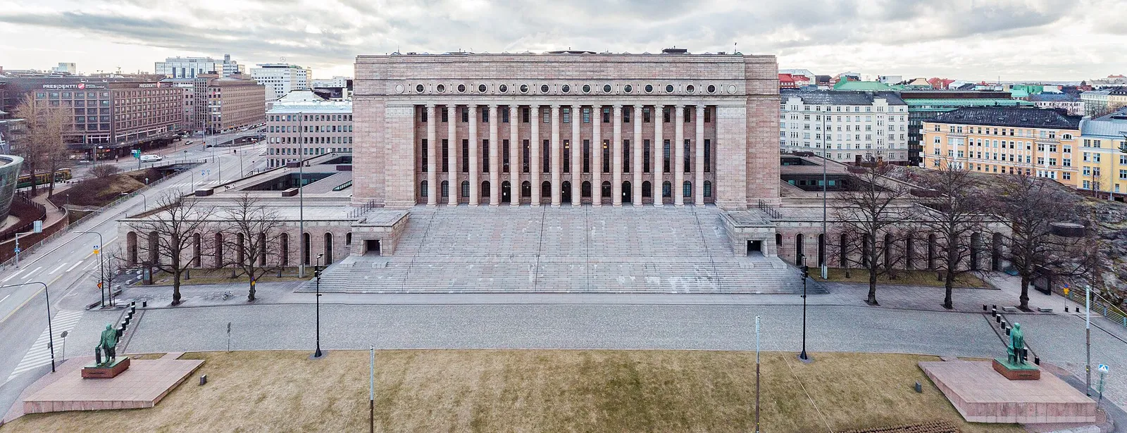 Eduskuntatalo Helsingissä (kuvituskuva)