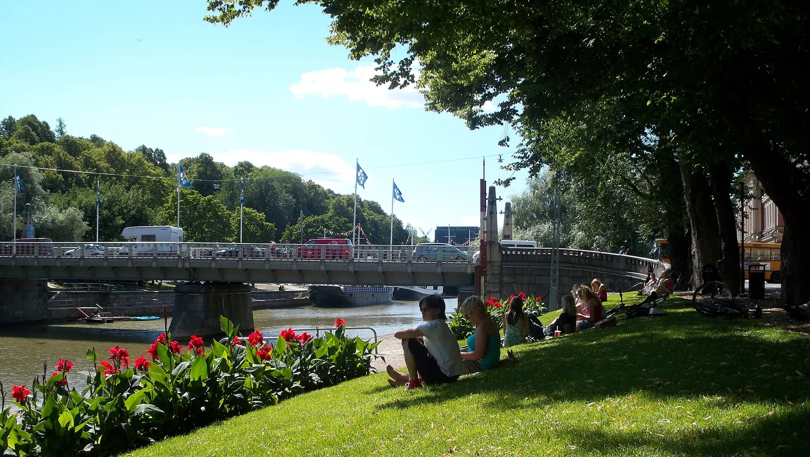 Aurajoki kesällä Turussa (kuvituskuva)