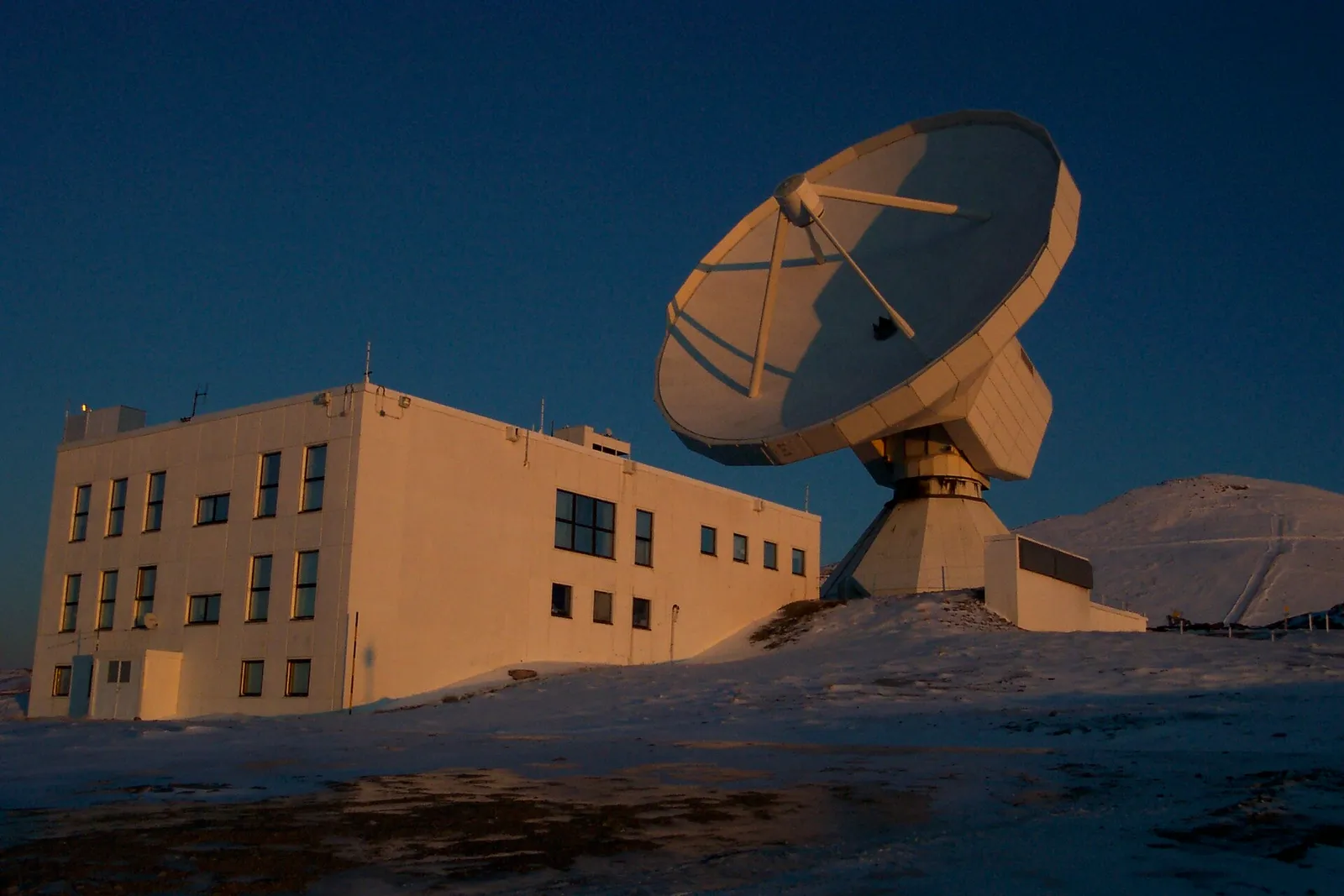 IRAM:n 30-metrinen radioteleskooppi Pico Veletalla Espanjassa