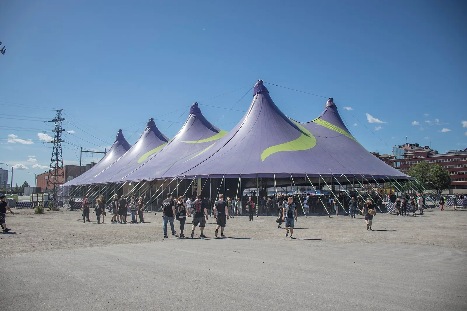 Tuska-festivaalin lava Helsingin Suvilahdessa