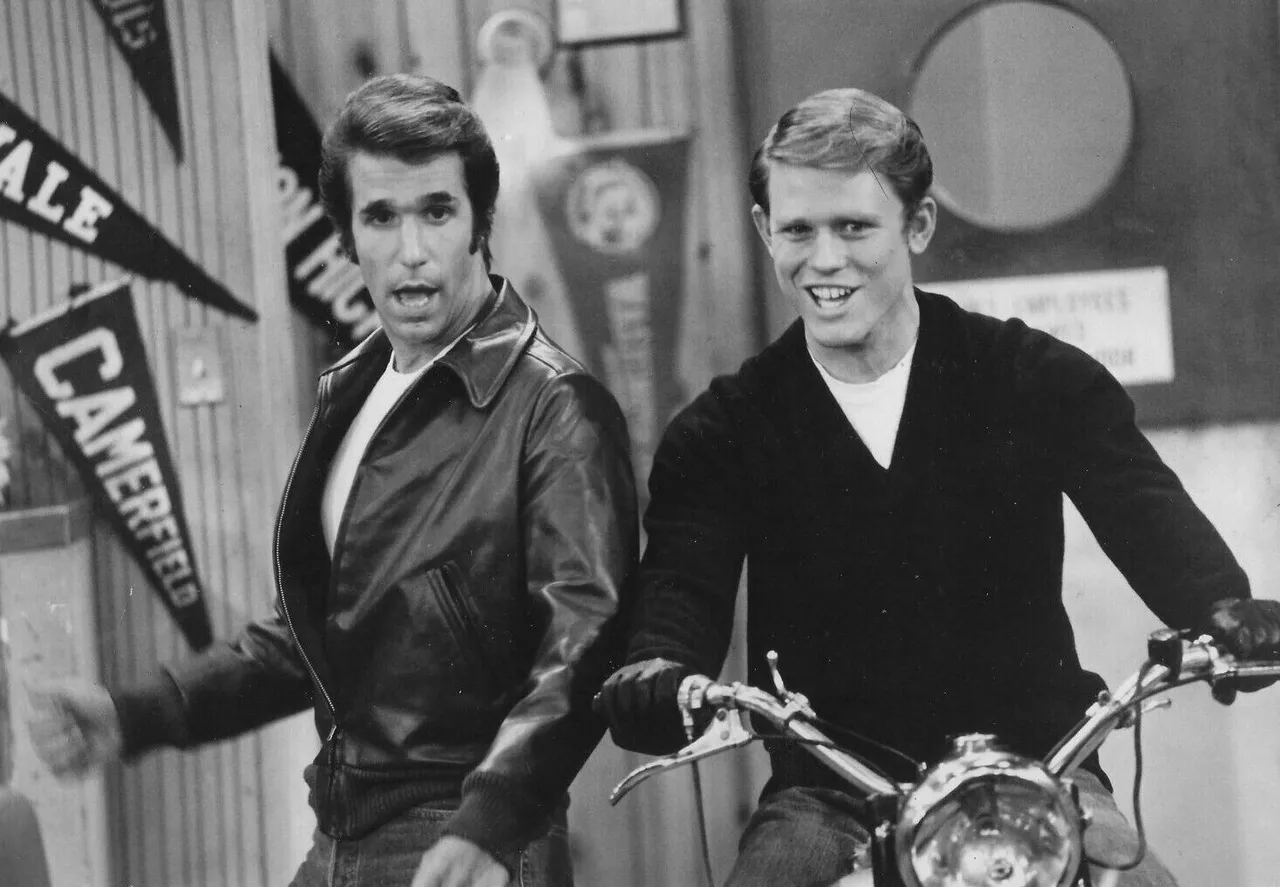 Happy Days -sarjan promokuva vuodelta 1977 (Richie ja Fonzie)