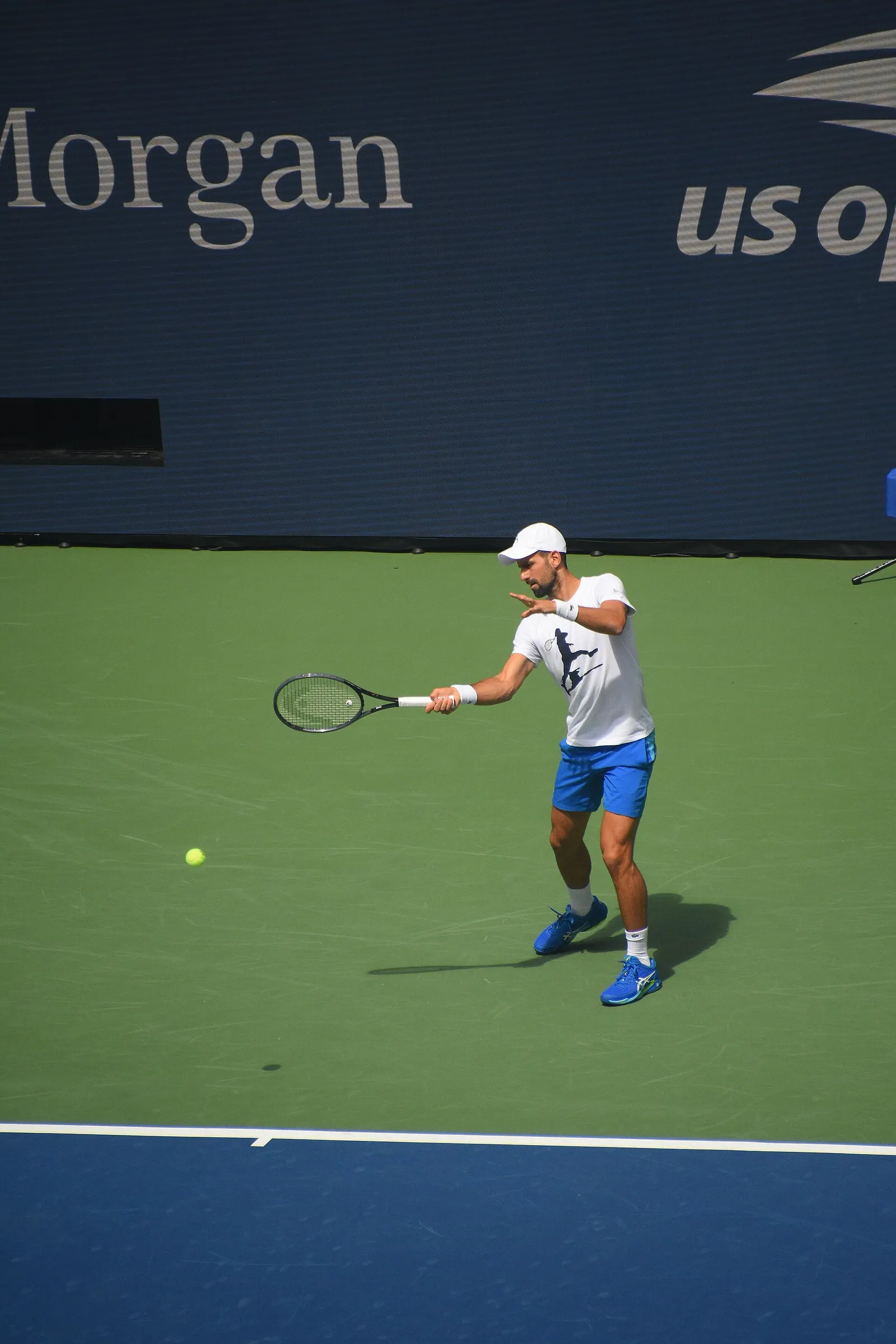 Novak Djokovic tenniskentällä