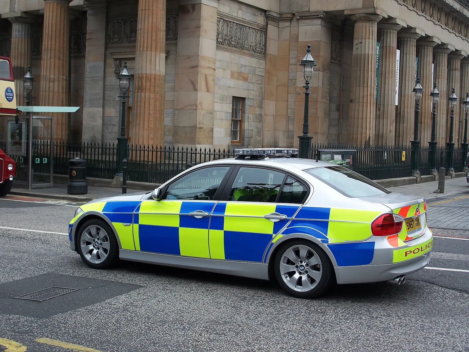 Poliisiauto Edinburghissa (kuvituskuva)