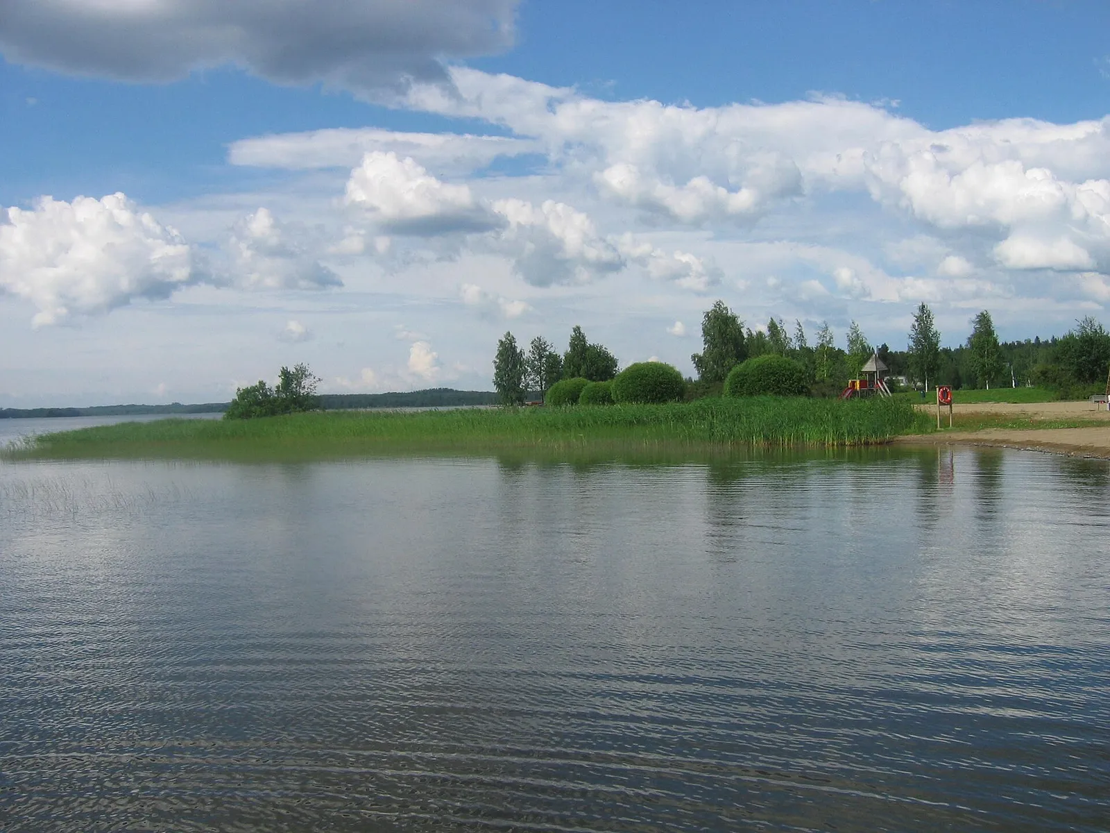 Suomalainen järvimaisema (kuvituskuva)