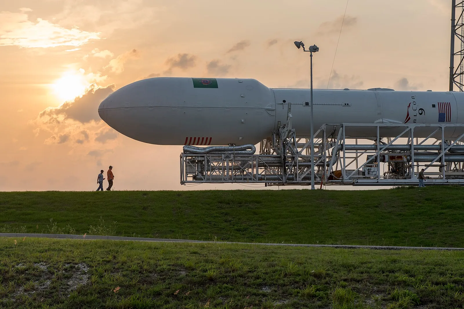 SpaceX:n Falcon 9 -raketti (kuvituskuva)
