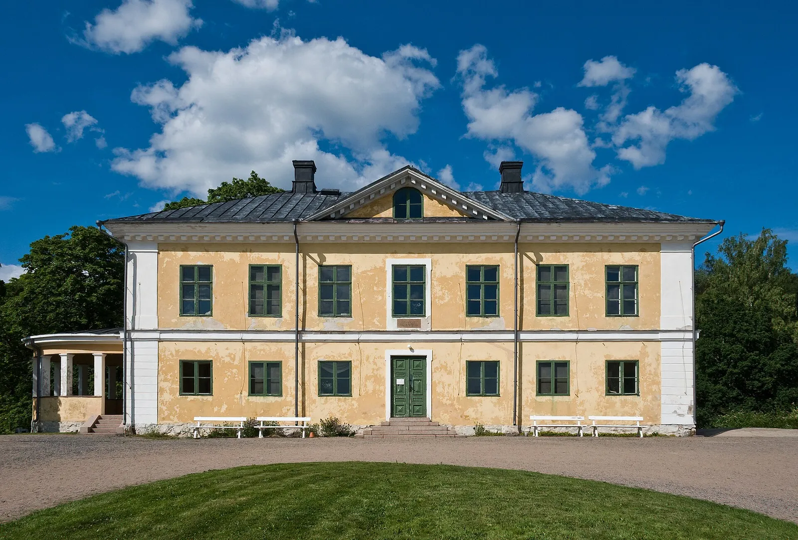 Vanha suomalainen kartano (kuvituskuva)