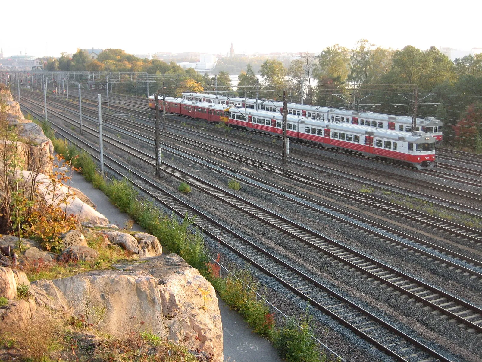 Lähijunia Helsingin rautatieaseman lähellä