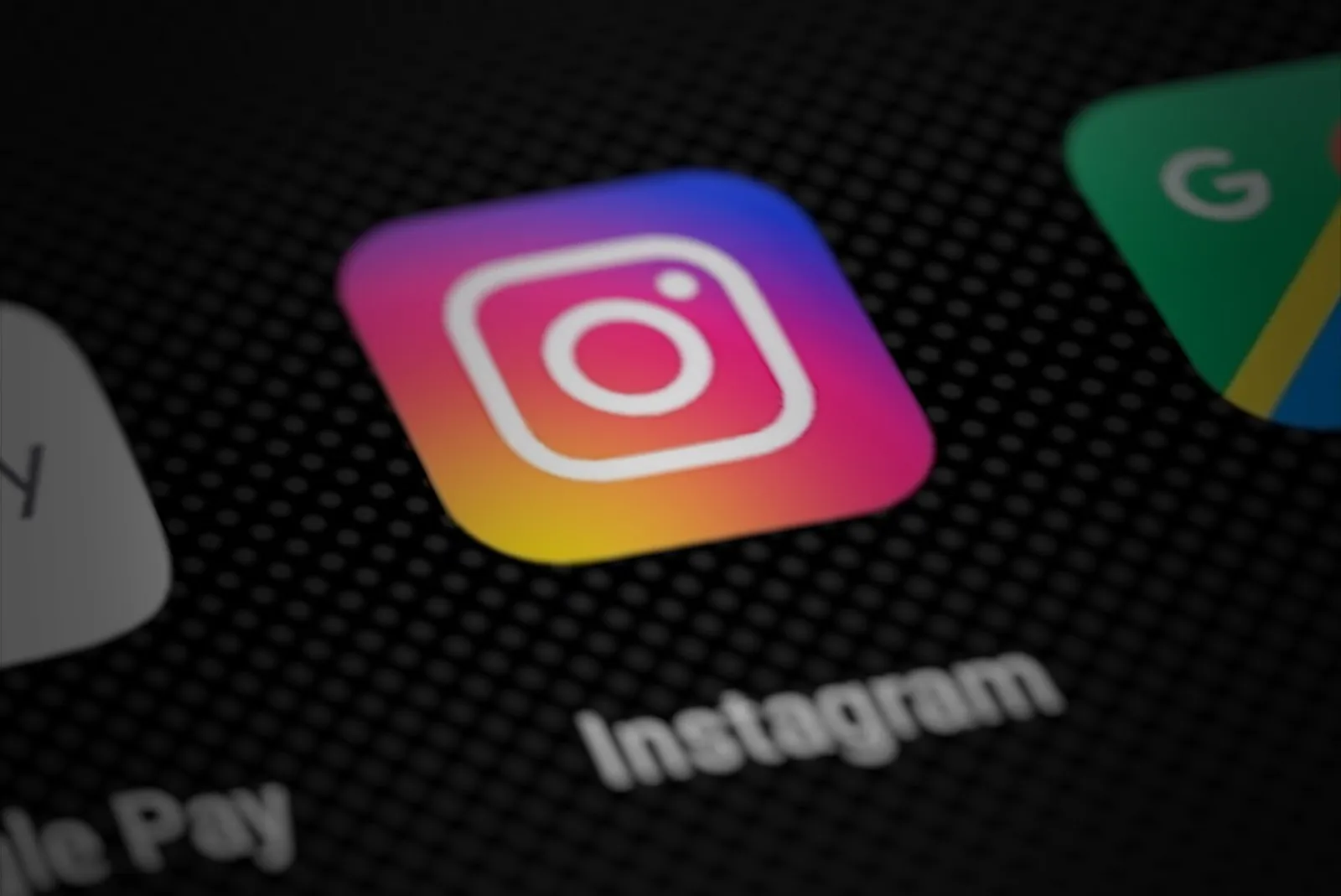 Instagram-sovellus puhelimen ruudulla (kuvituskuva)